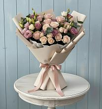 Букет цветов из:  Розы и Лизиантусы в Первомайском Кировской области