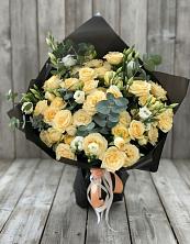 Букет цветов из:  Розы и Лизиантусы в Первомайском Кировской области