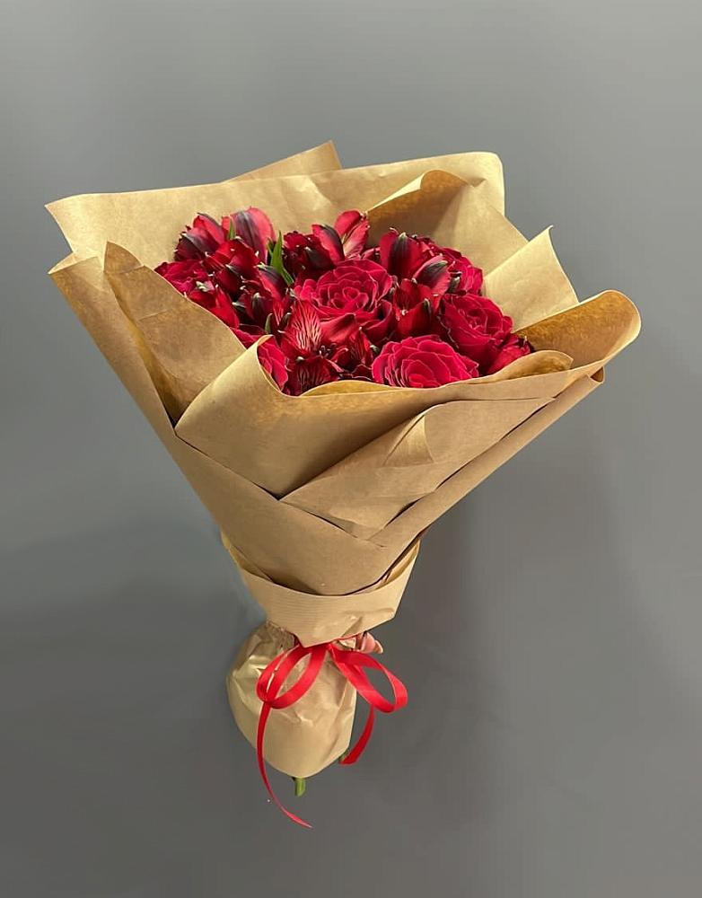 Букет цветов из: Альстромерии и Розы в Первомайском Кировской области