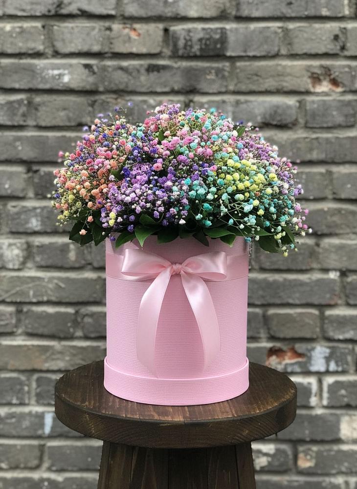 Цветочная композиция из Гипсофила и Розы в шляпной коробке в Первомайском Кировской области