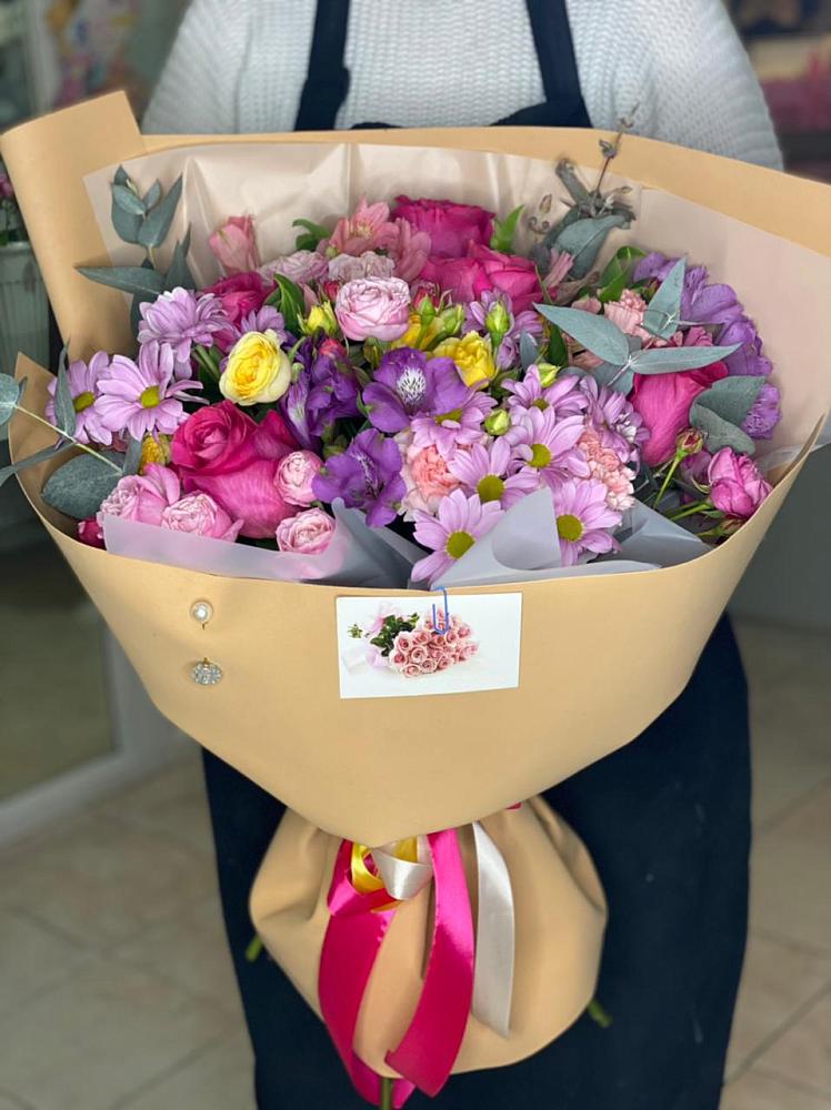 Букет цветов из: Хризантемы, Гвоздики и Альстромерии в Первомайском Кировской области