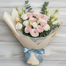 Букет цветов из:  Лизиантусы в Первомайском Кировской области