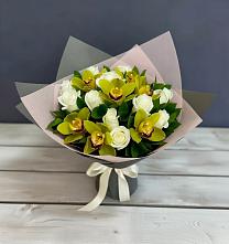 Букет цветов из:  Орхидеи и Розы в Первомайском Кировской области