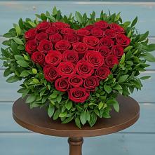 Цветочная композиция из Розы в виде сердца в Первомайском Кировской области