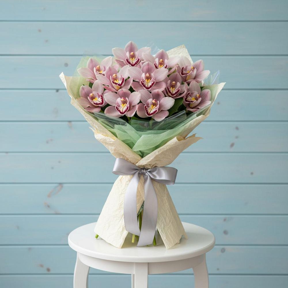 Букет цветов из: Орхидеи и Розы в Первомайском Кировской области