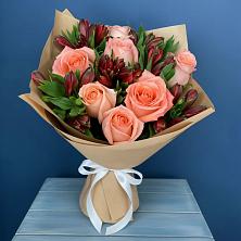 Букет цветов из:  Розы и Альстромерии в Первомайском Кировской области