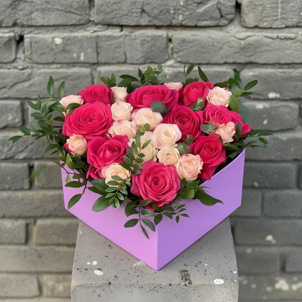 Цветочная композиция из Розы в коробке в Первомайском Кировской области