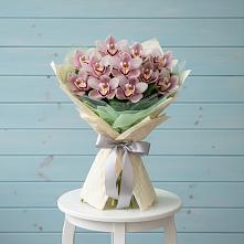 Букет цветов из:  Орхидеи и Розы в Первомайском Кировской области