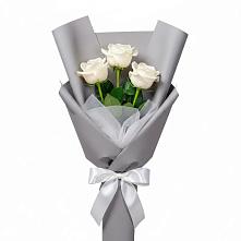 Букет 3 белые розы в Первомайском Кировской области
