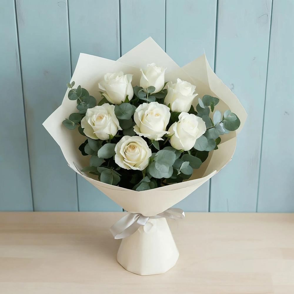 Букет Белые розы в Эвкалипте в Первомайском Кировской области