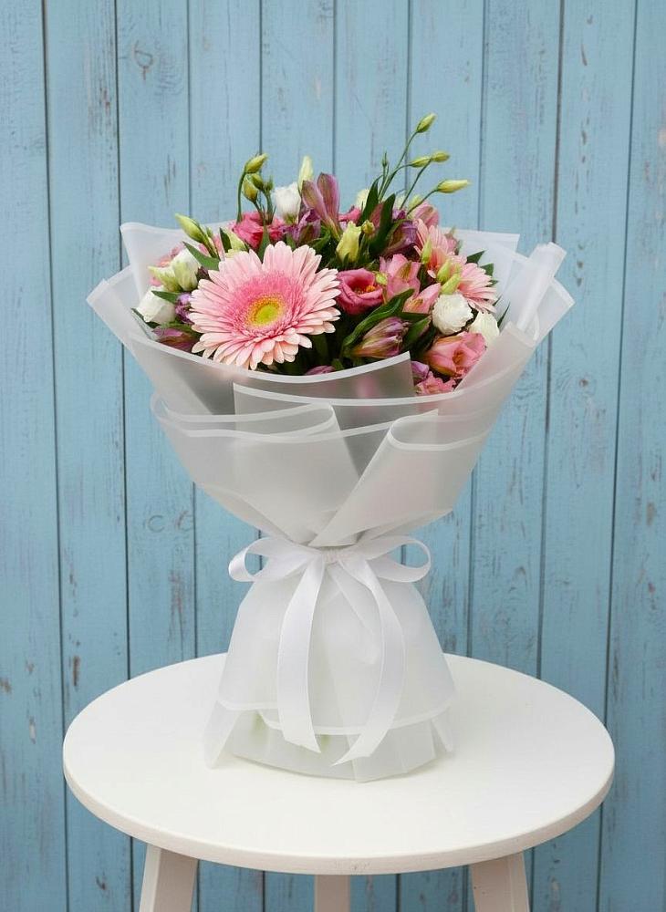 Букет цветов из: Герберы, Альстромерии и Лизиантусы в Первомайском Кировской области