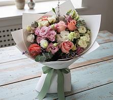 Букет цветов из:  Розы, Лизиантусы и Гвоздики в Первомайском Кировской области