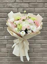 Букет цветов из:  Гвоздики, Розы, Лизиантусы и Хризантемы в Первомайском Кировской области