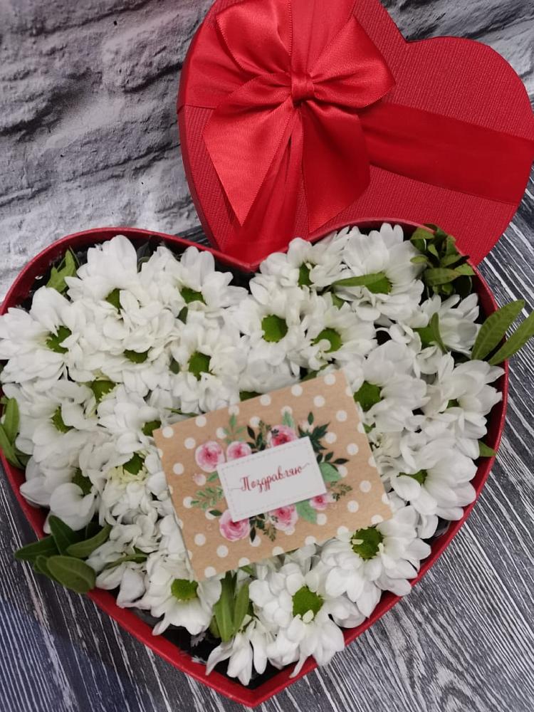 Цветочная композиция из Хризантемы в виде сердца в Первомайском Кировской области