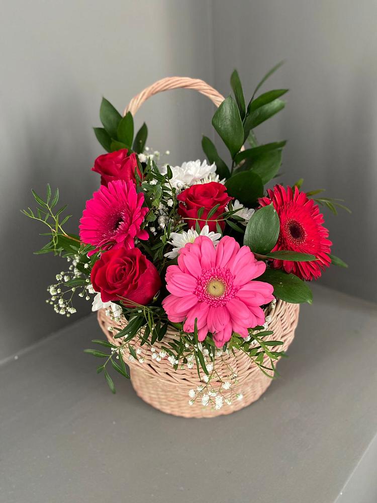 Цветочная композиция из Розы, Хризантемы и Герберы в корзине в Первомайском Кировской области