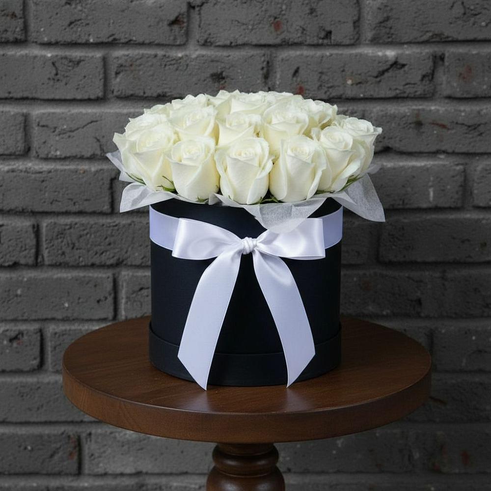 Цветочная композиция из Розы в шляпной коробке в Первомайском Кировской области