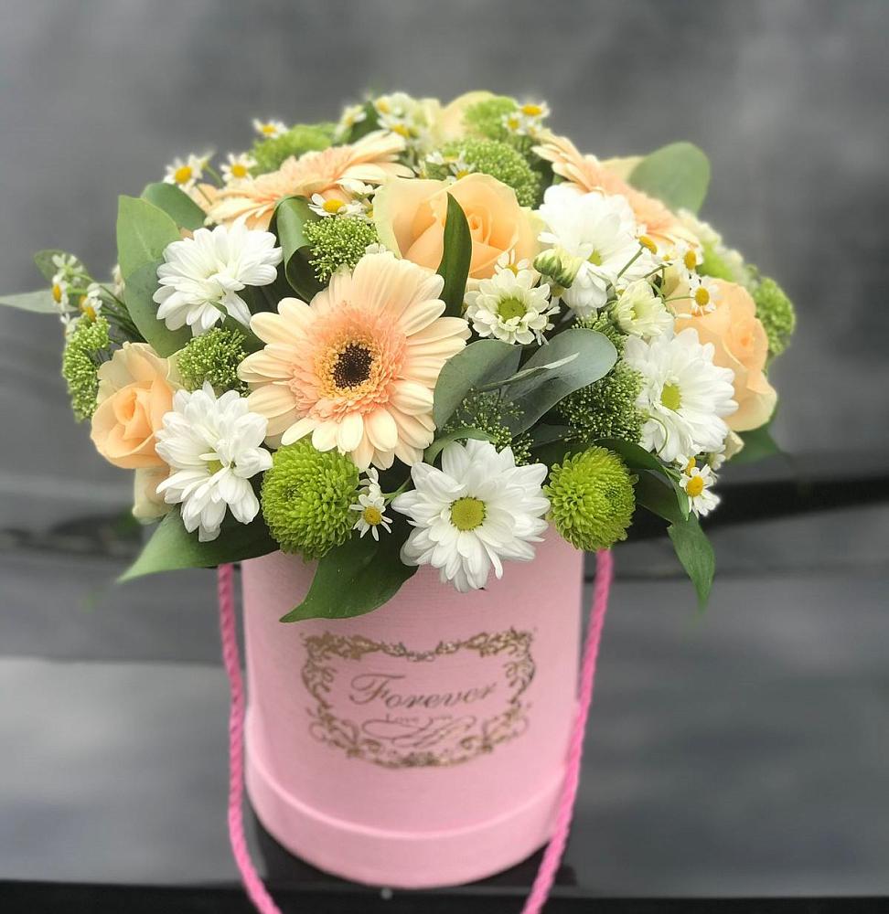 Цветочная композиция из Розы, Герберы и Хризантемы в шляпной коробке в Первомайском Кировской области