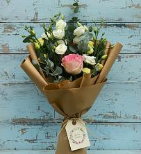 Букет цветов из:  Розы и Лизиантусы в Первомайском Кировской области