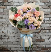 Букет цветов из:  Розы, Лизиантусы и Гвоздики в Первомайском Кировской области