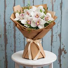 Букет цветов из:  Орхидеи и Розы в Первомайском Кировской области